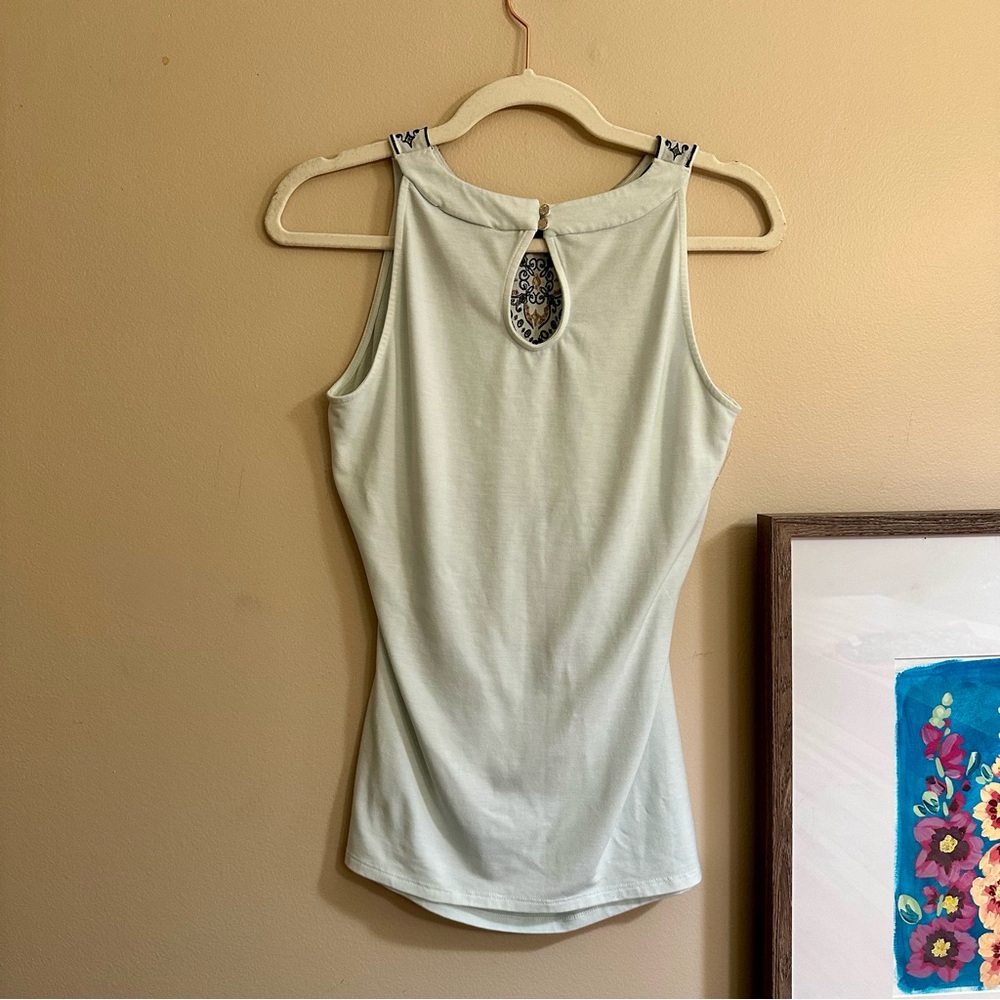 White House Black Market Embroidered White Top - Picture 6 of 8